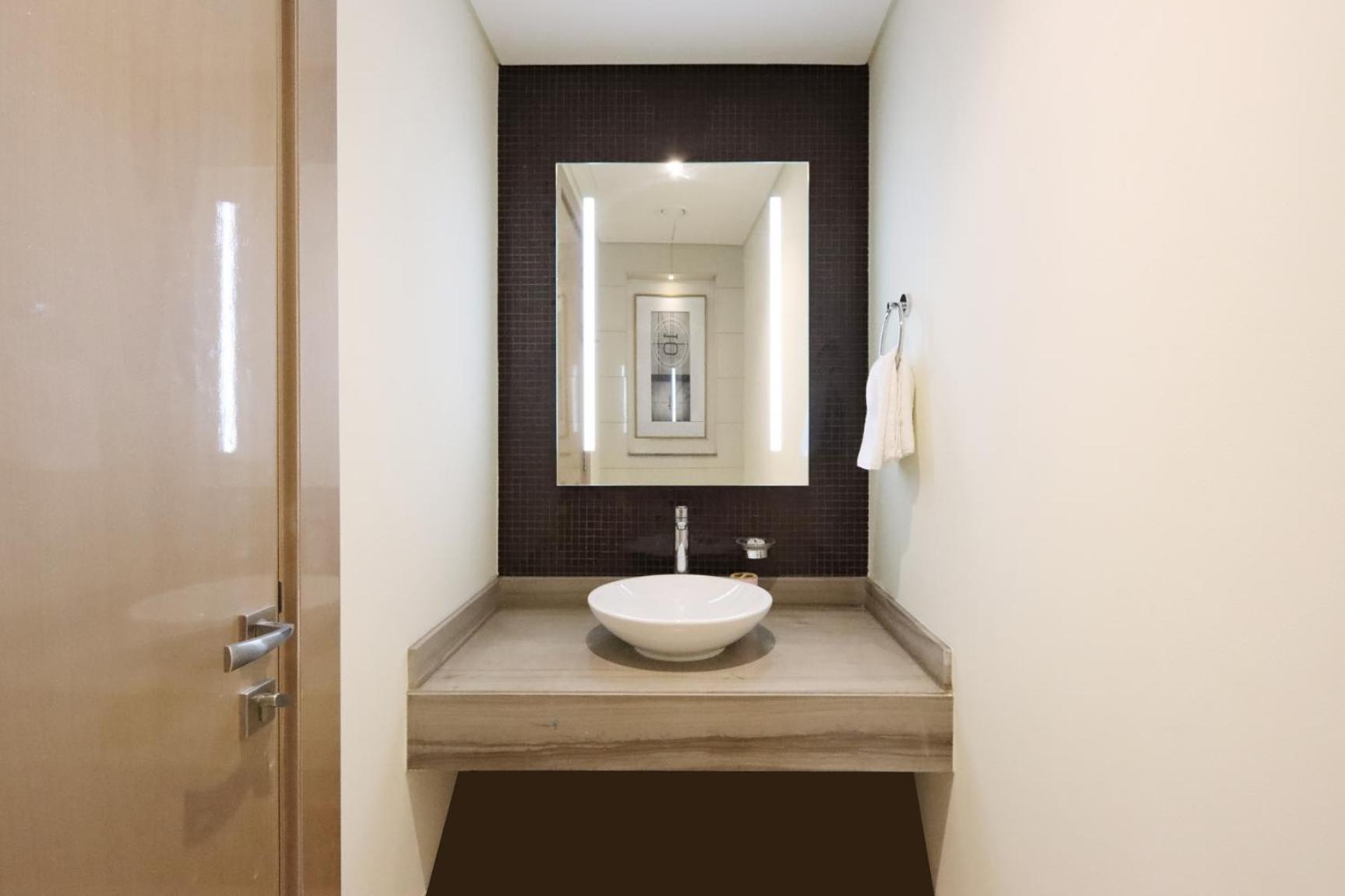 Stylish 2br Paramount Near Downtown *